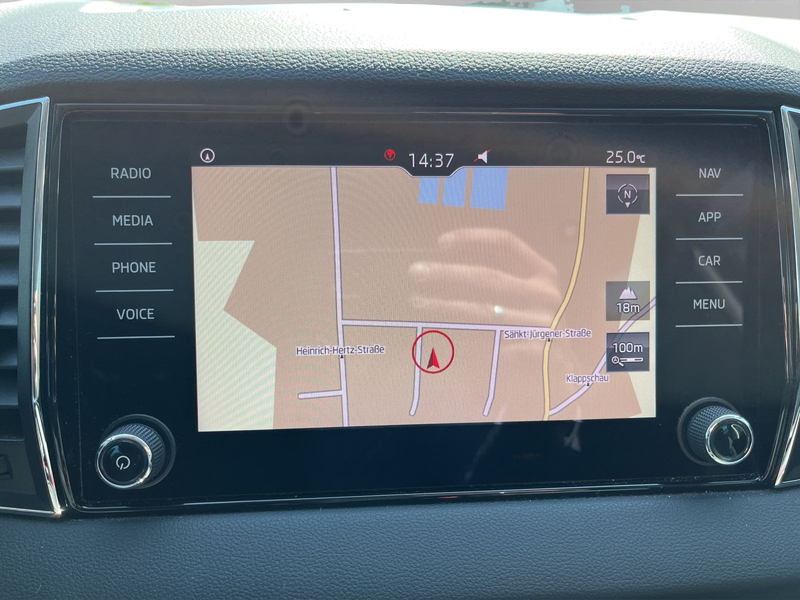 Skoda Karoq 1.5 TSI ACT Style DSG ACC+LED+RFK+FSHZ+SHZ — photo 11
