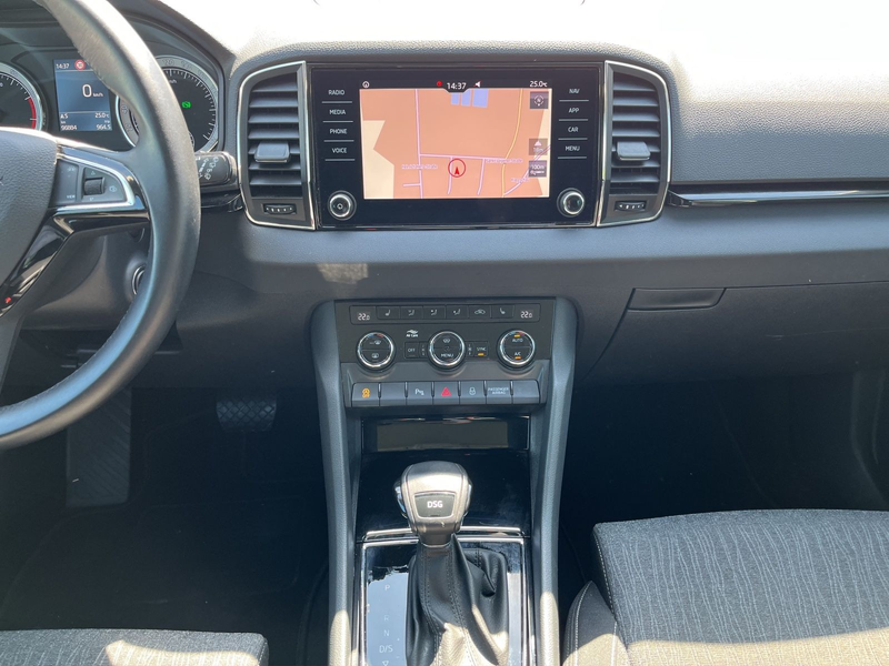 Skoda Karoq 1.5 TSI ACT Style DSG ACC+LED+RFK+FSHZ+SHZ — photo 12