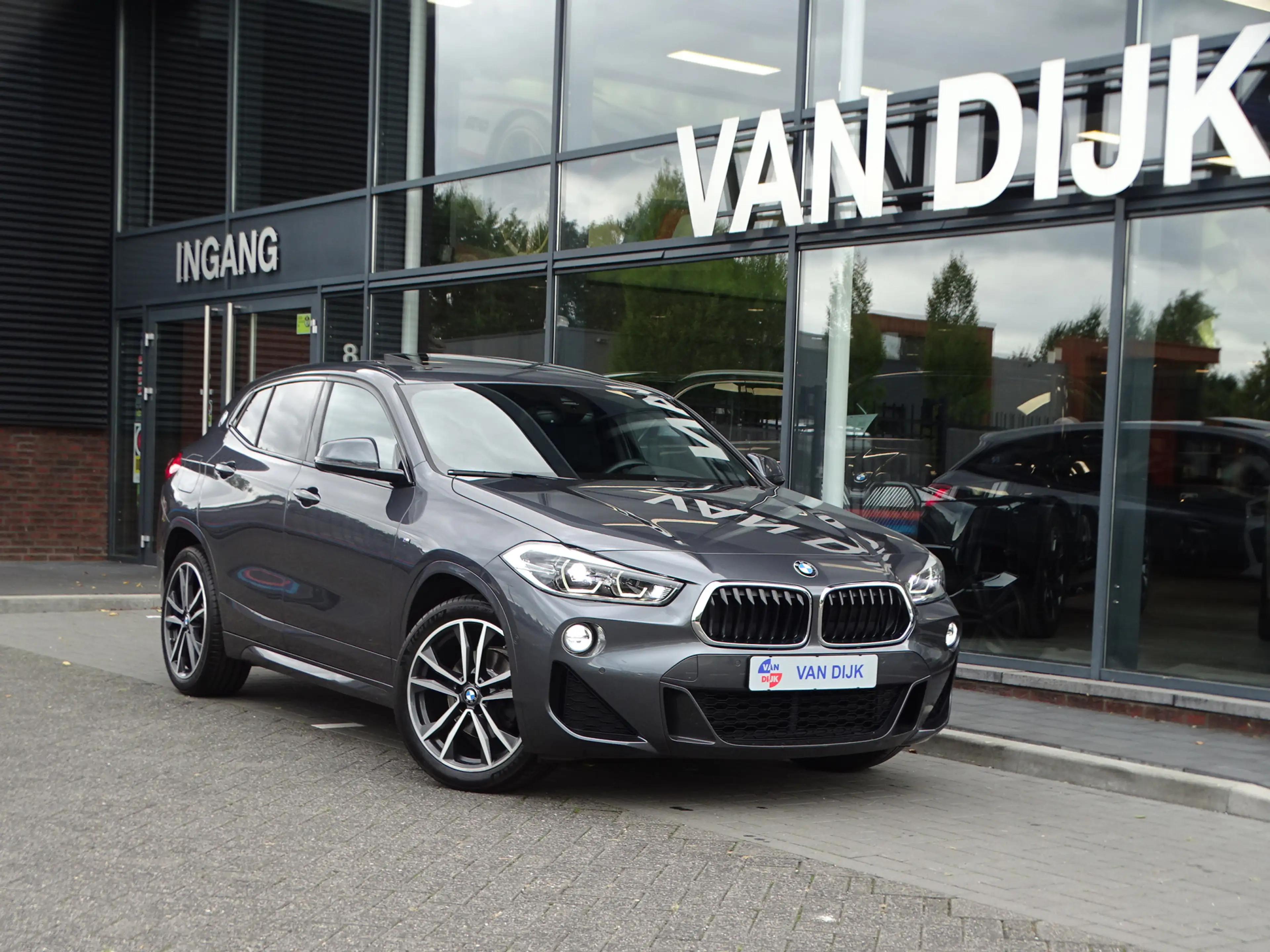 BMW X2 sDrive18i High Exe M Sport Pano.Dak Comfort Access — photo 2