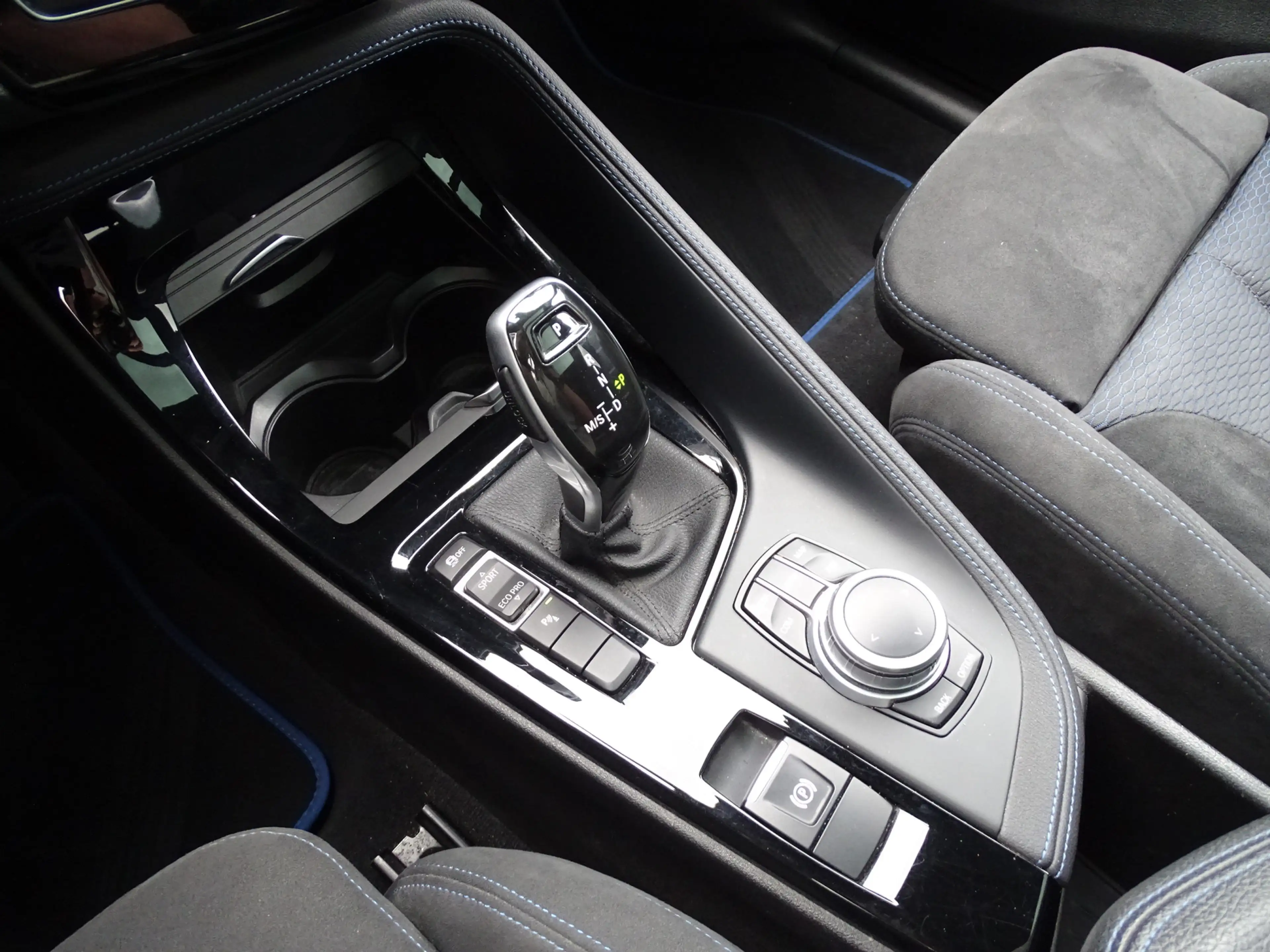 BMW X2 sDrive18i High Exe M Sport Pano.Dak Comfort Access — photo 31
