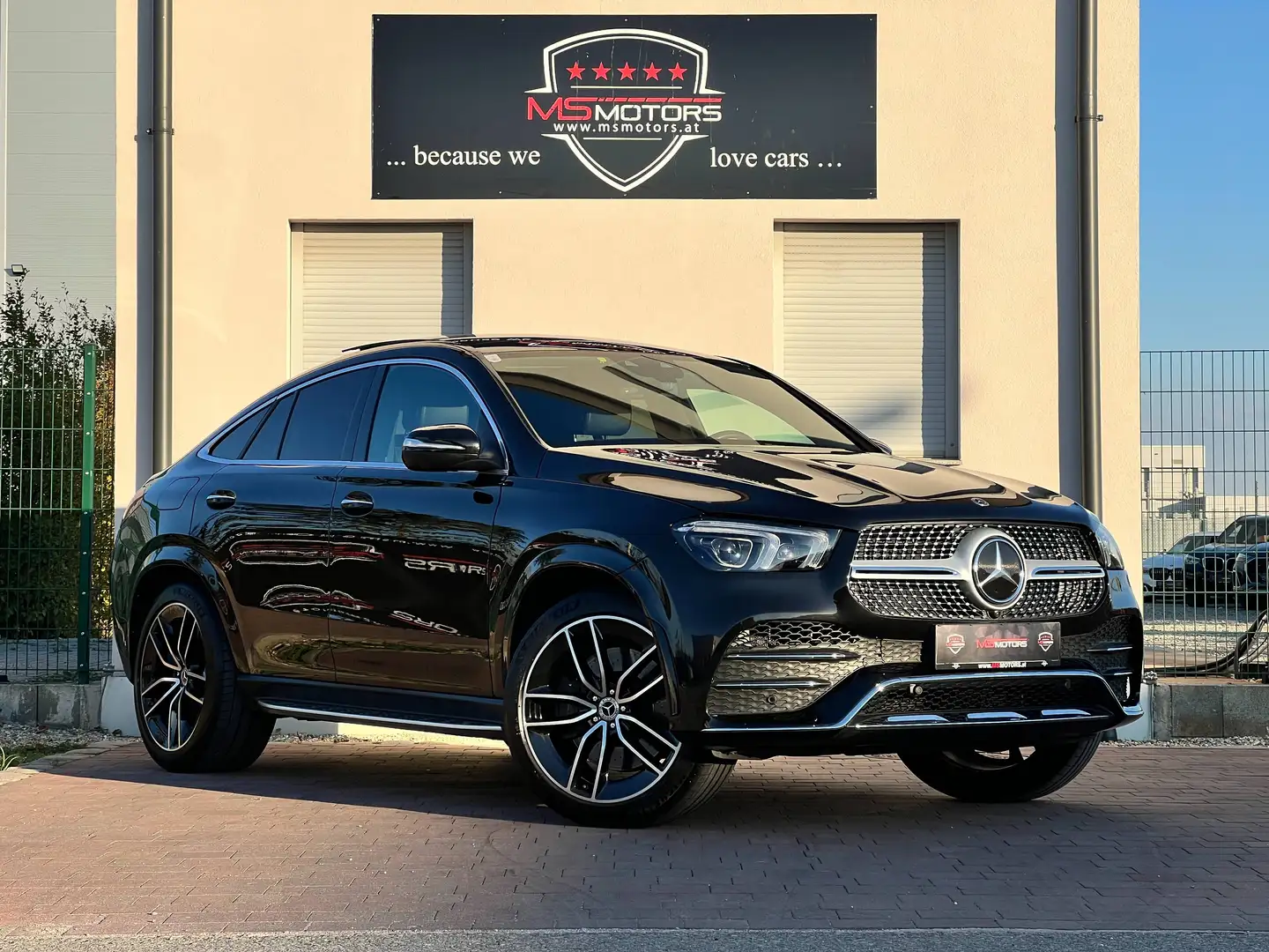 Mercedes-Benz GLE 350 d Coupé AMG Line 4MATIC*PANO*LUFT*360*BURMESTER*ACC*AHK*SITZBELÜFTUNG*KREDIT*GARANTI Schwarz - 1