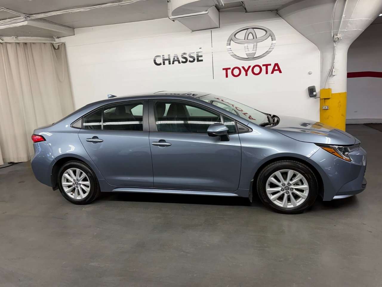 2024 Toyota Corolla LE UPGRADE **TOIT OUVRANT MAGS** 1 PROPRIÉTAIRE + — снимка 1