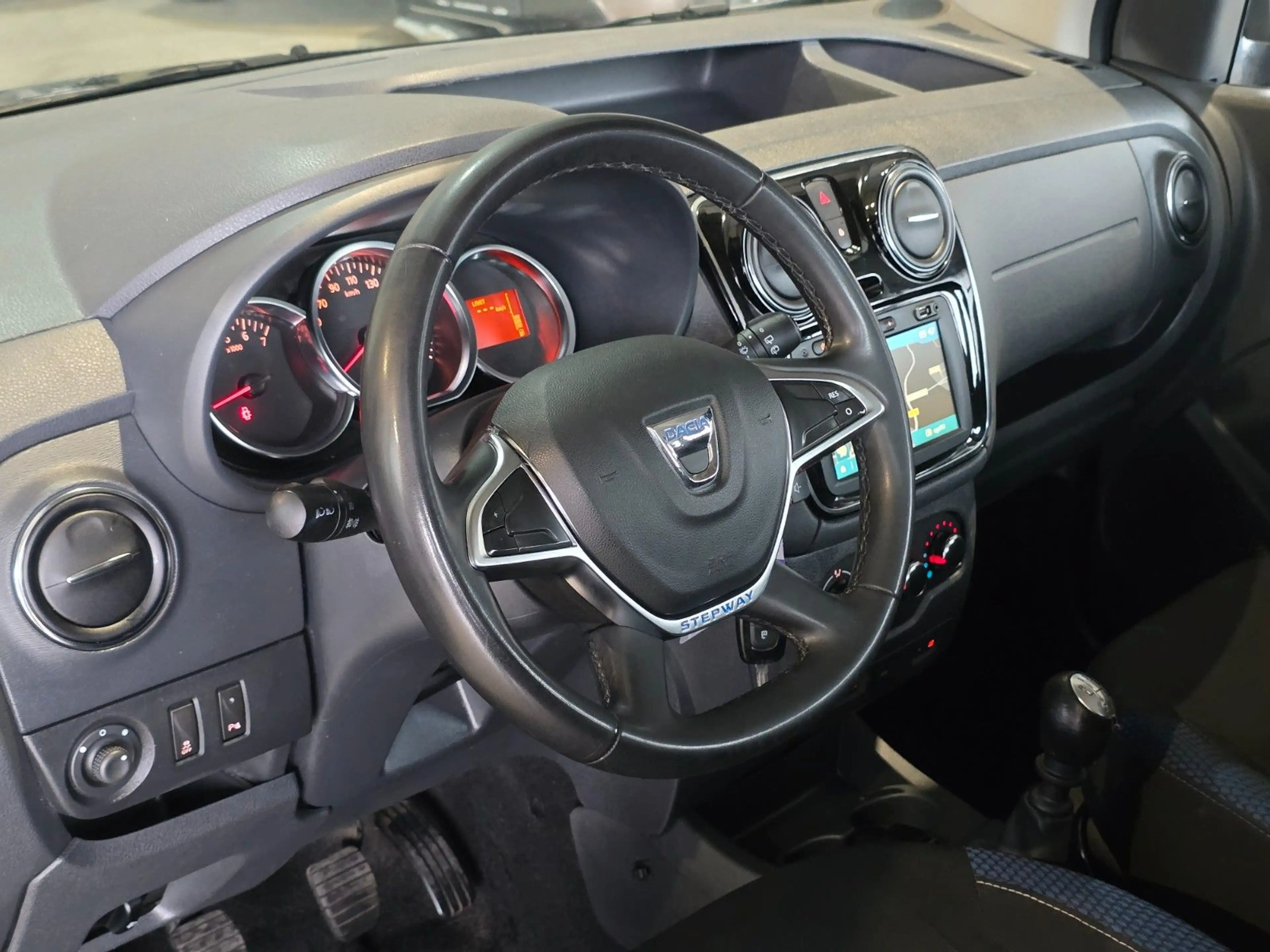 Dacia Dokker Stepway Plus 1.4|KAMERA|1.HAND|SHZ|NAVI — photo 12