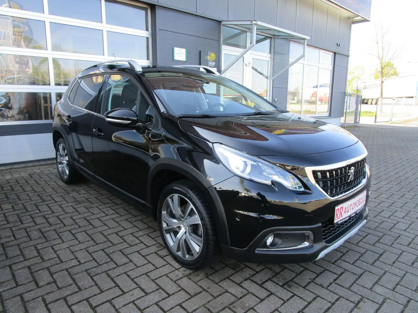 Peugeot 2008 Allure Schwarz - 2