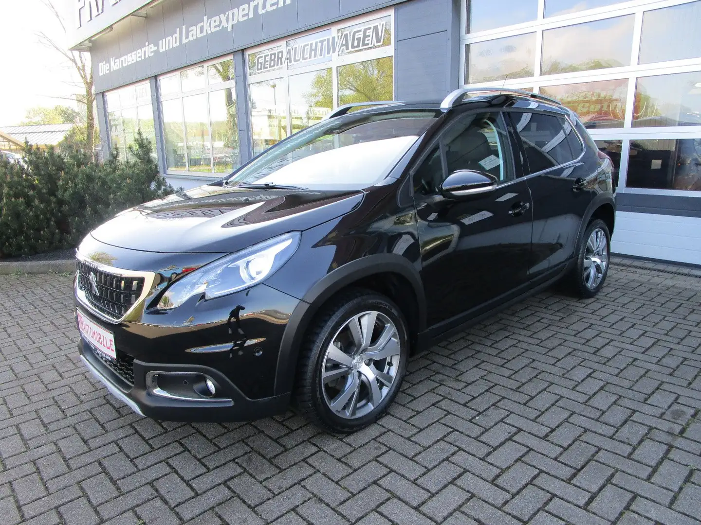 Peugeot 2008 Allure Schwarz - 1