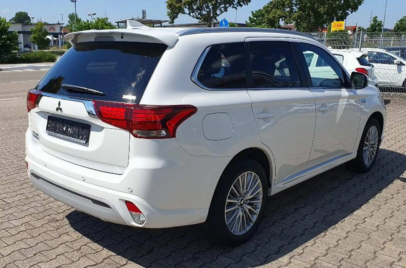 Mitsubishi Outlander Outlander Plug-in Hybrid TOP 2.4 MIVEC 4WD Weiß - 2