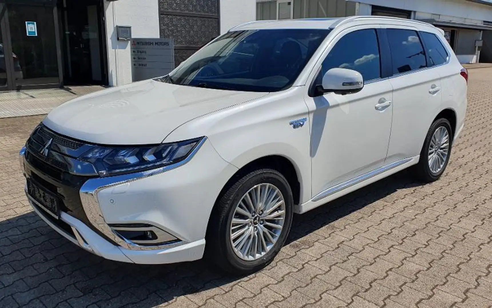 Mitsubishi Outlander Outlander Plug-in Hybrid TOP 2.4 MIVEC 4WD Weiß - 1