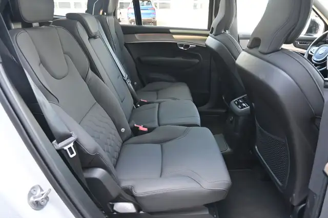 Volvo XC90 view 15