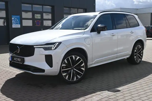 Volvo XC90 main image