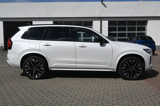Volvo XC90 view 6