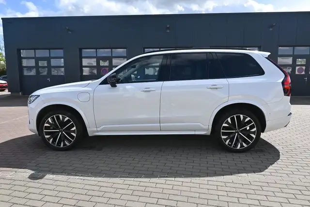 Volvo XC90 view 2