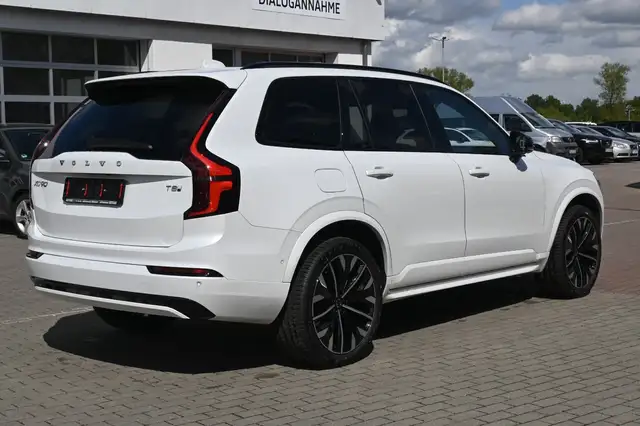 Volvo XC90 view 5