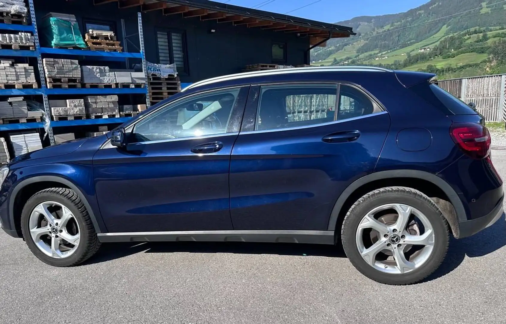 Mercedes-Benz GLA 200 GLA 200 d Austria Edition Blau - 2