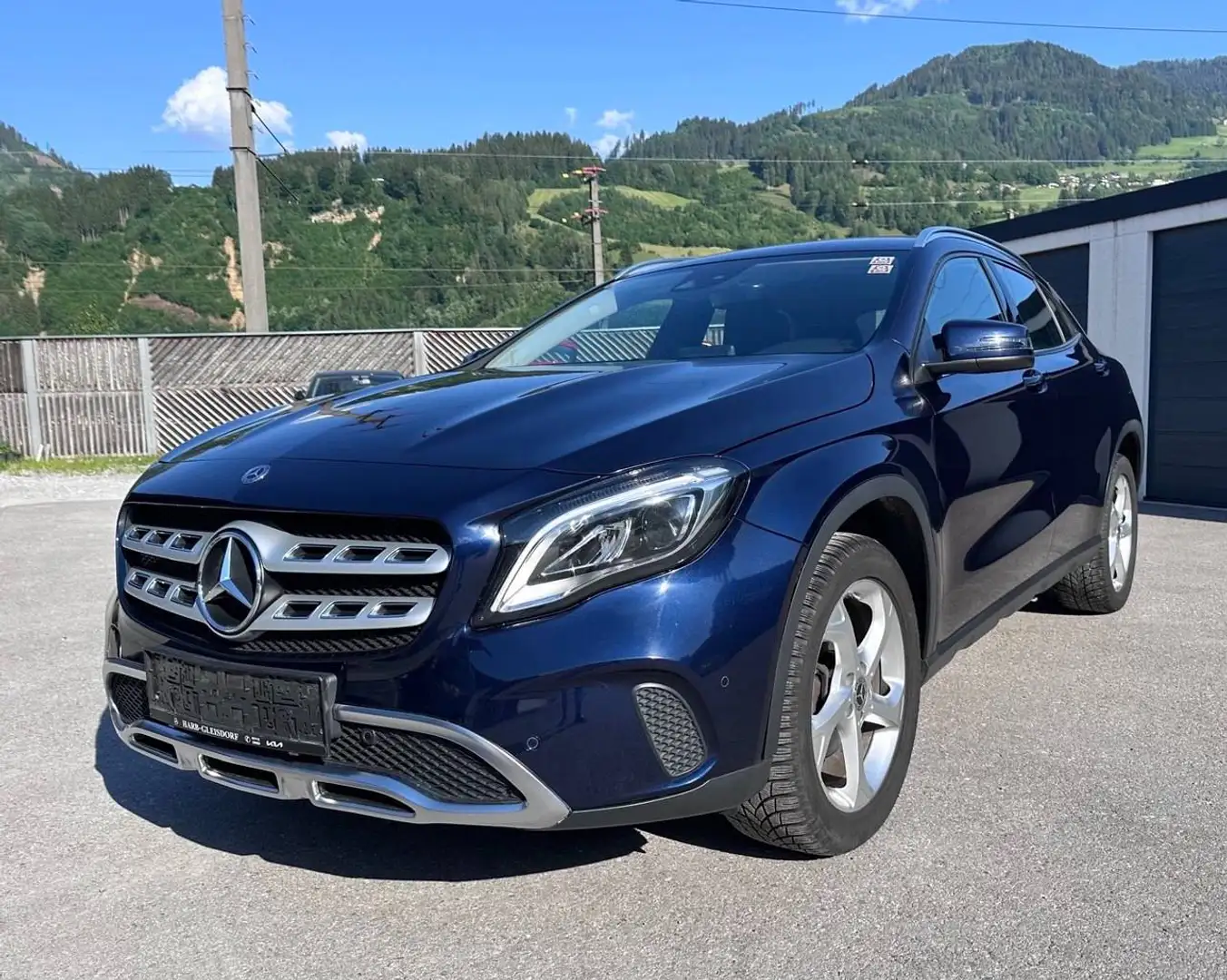 Mercedes-Benz GLA 200 GLA 200 d Austria Edition Blau - 1