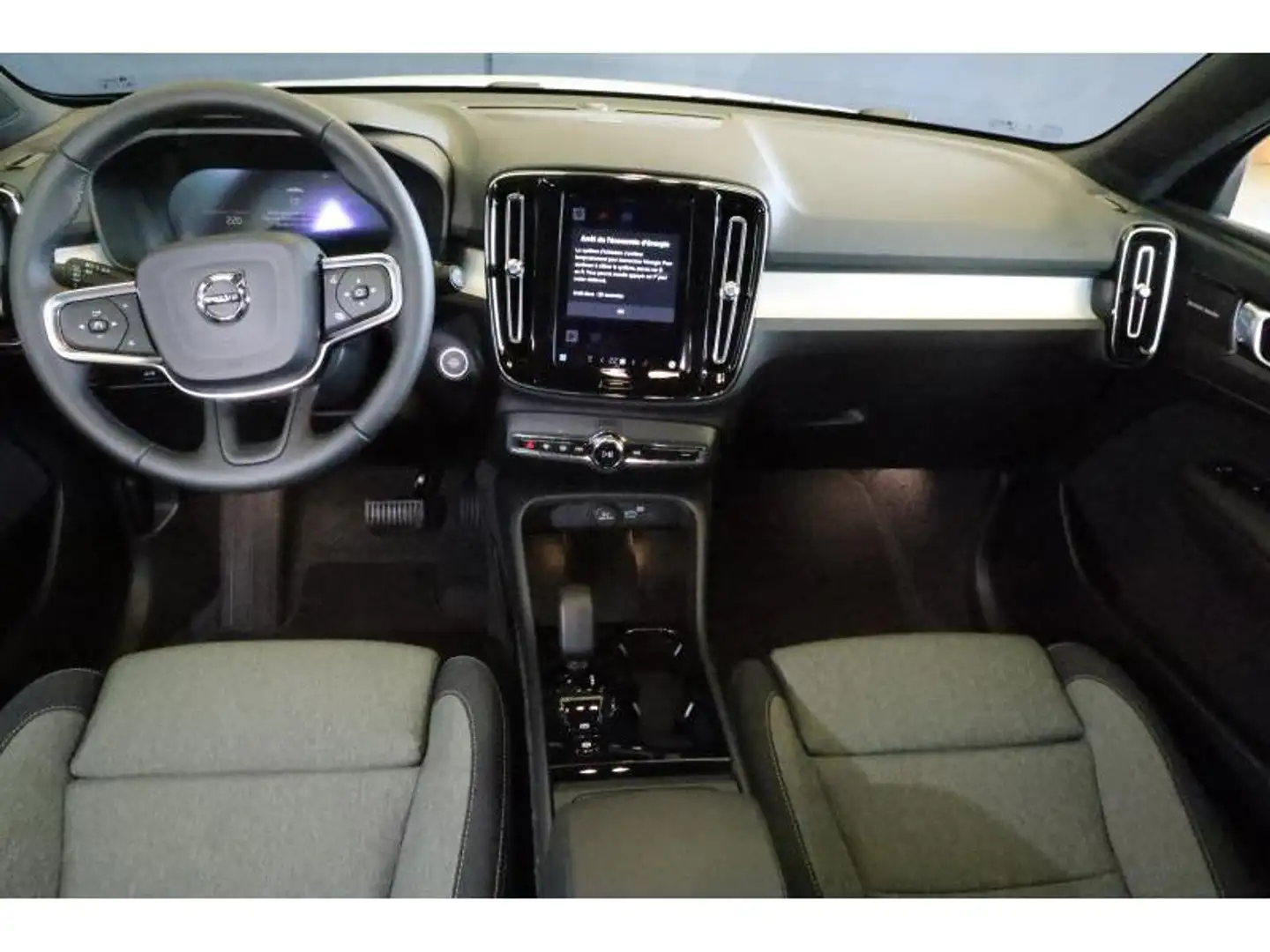 Volvo XC40 Plus Blanc - 2