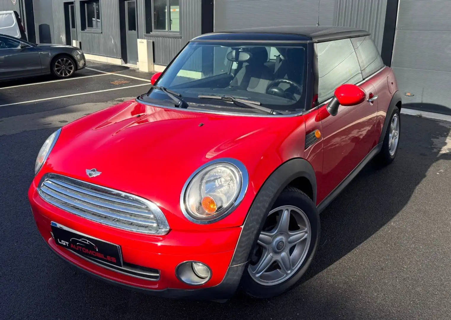 MINI One 2 (R56) LCI 1.6 i 16V 75 cv Rouge - 2