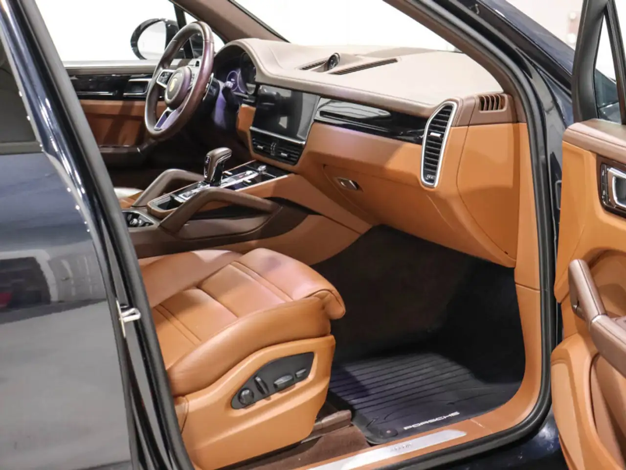Porsche Cayenne снимка Porsche Cayenne