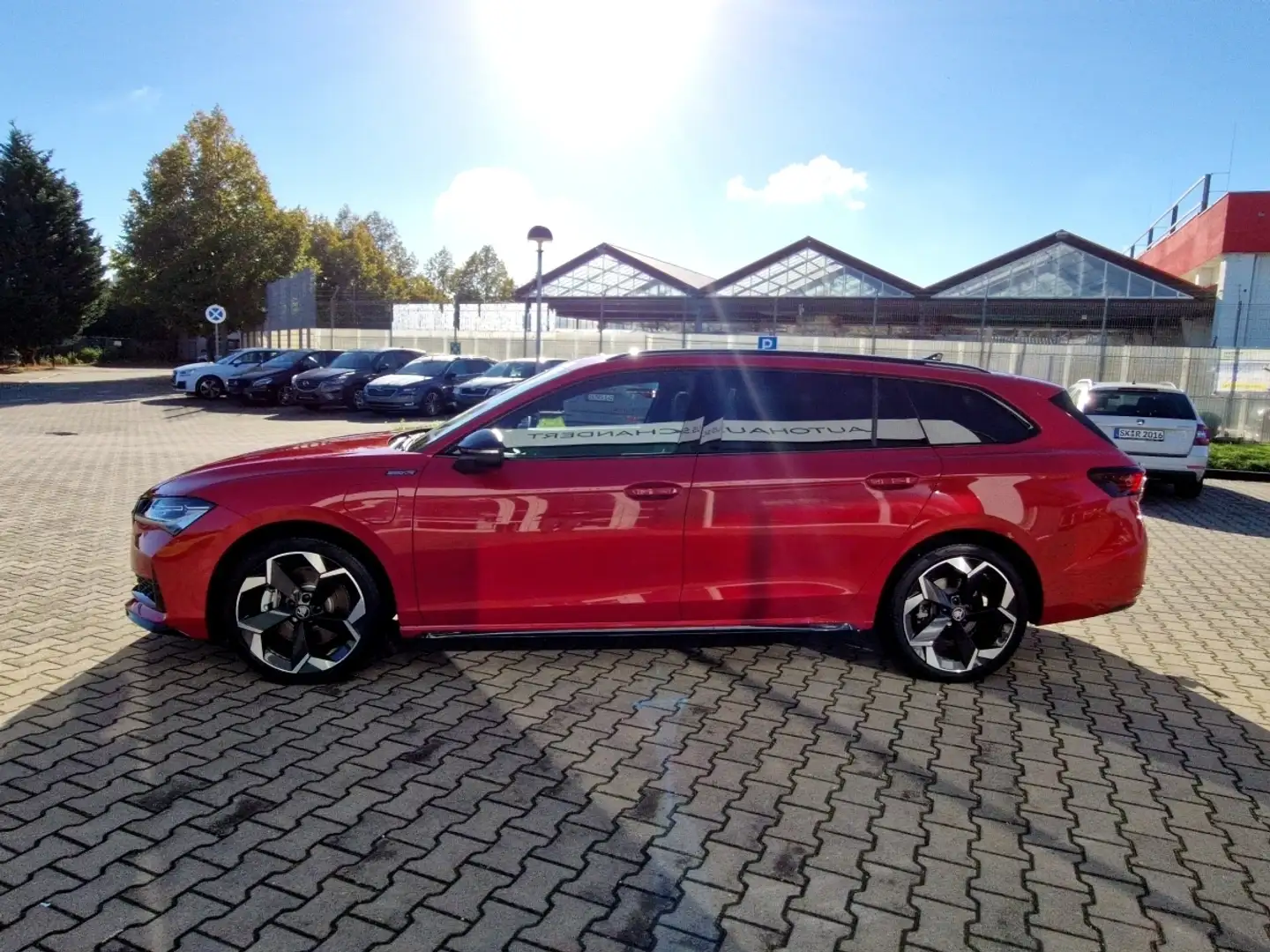 Skoda Superb Combi 1.5 TSI iV Sportline DSG LED Nav AHK Rot - 2