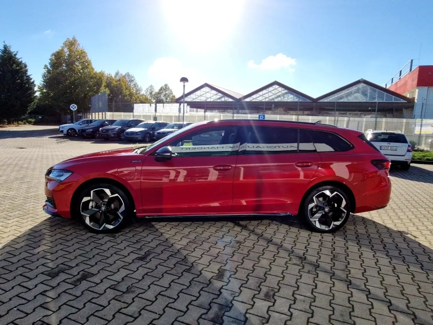 Skoda Superb Combi 1.5 TSI iV Sportline DSG LED Nav AHK Rot - 2