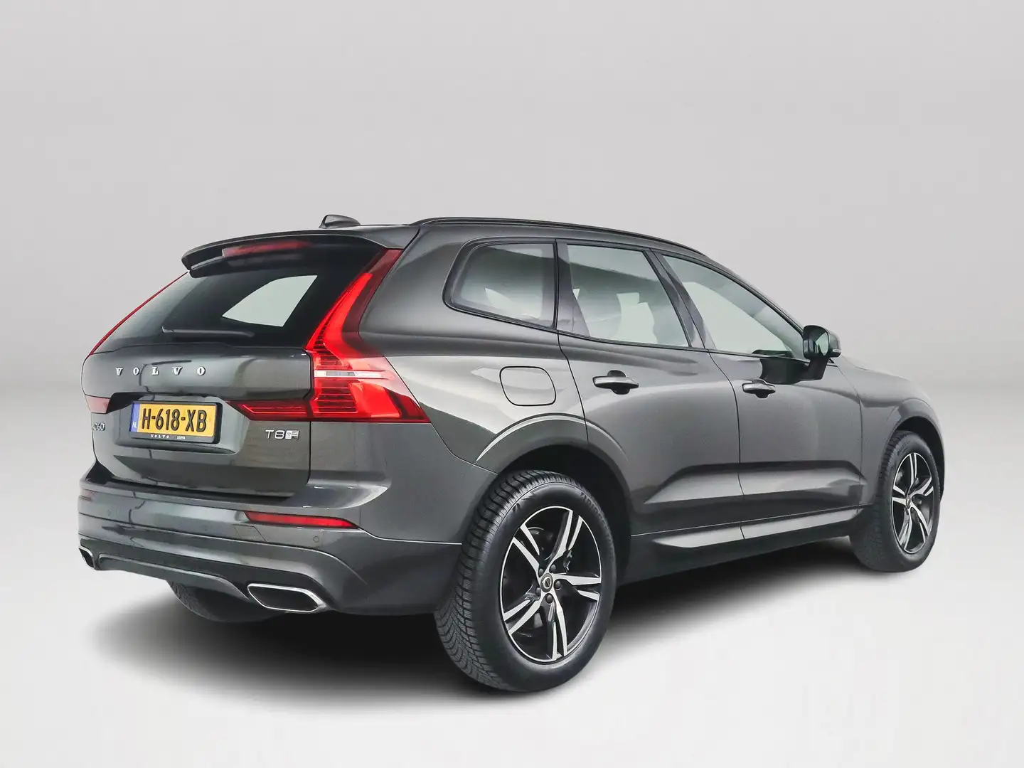 Volvo XC60 Recharge T8 Aut. AWD R-Design | Harman Kardon | Pa Grijs - 2