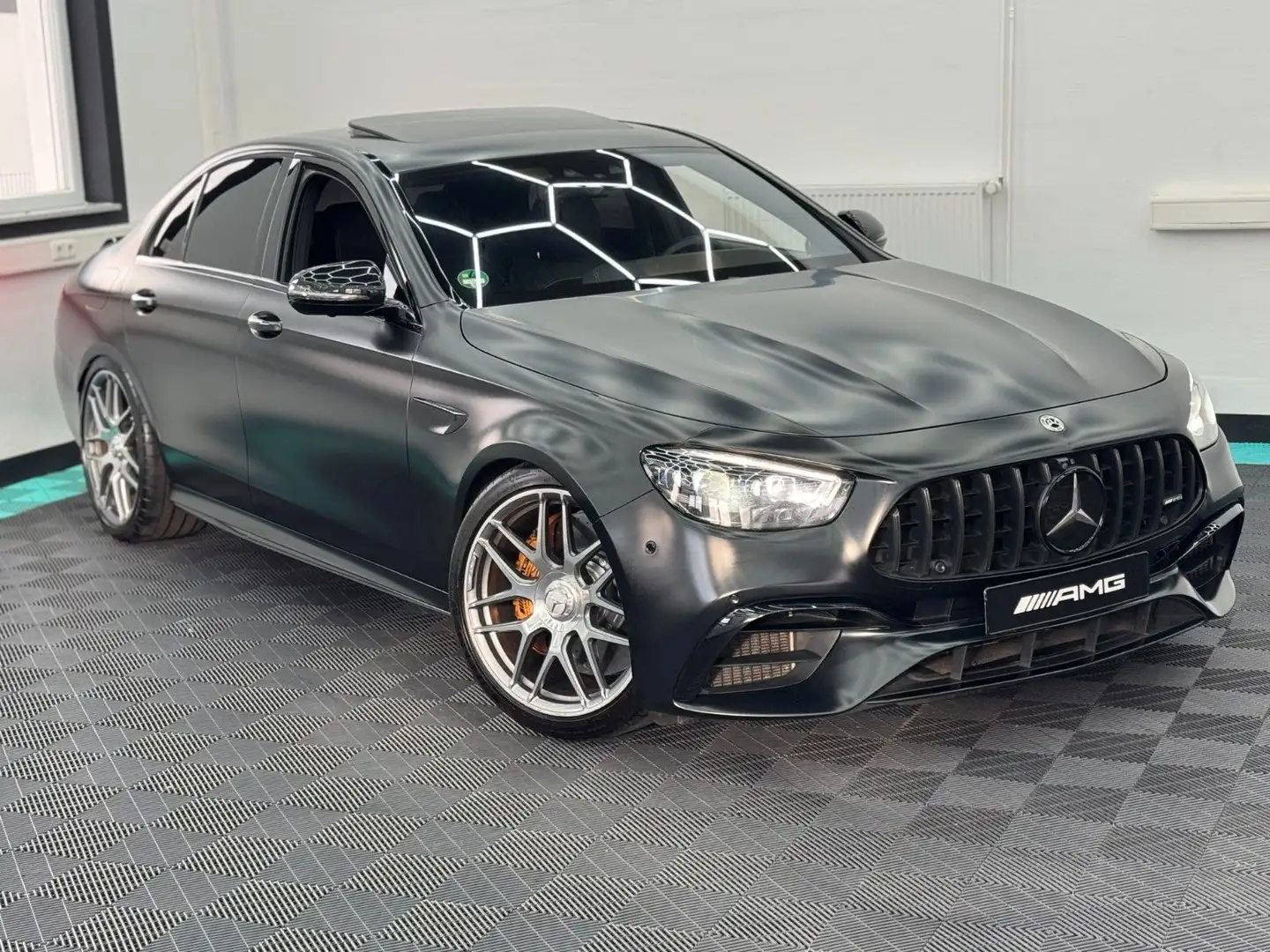 Mercedes-Benz E 63 AMG S 4M+ LIM. KERAMIK/PERFORMANCE/3DBURMES Schwarz - 1