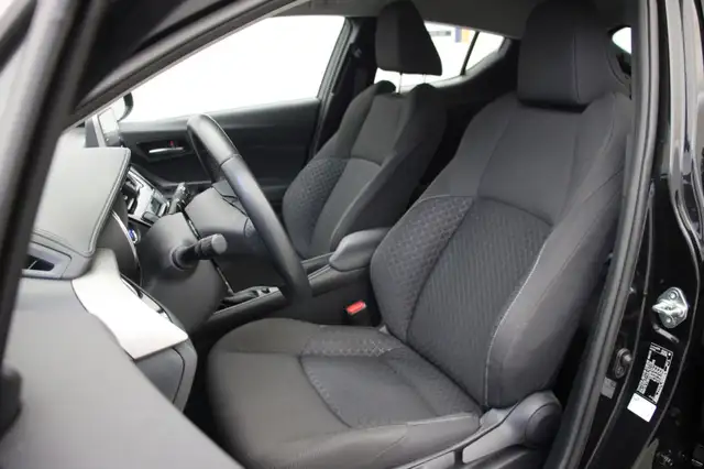 Toyota C-HR view 10