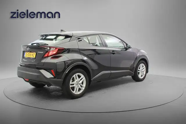 Toyota C-HR view 16