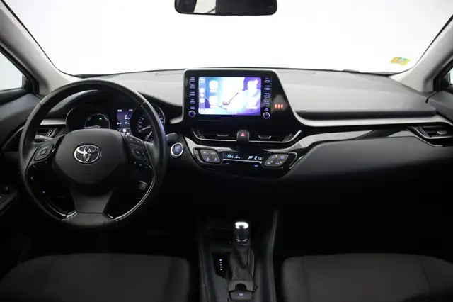 Toyota C-HR view 2