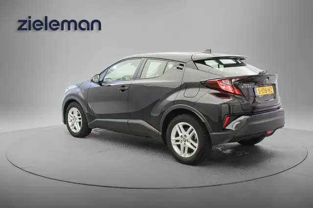 Toyota C-HR view 3