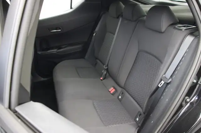 Toyota C-HR view 11