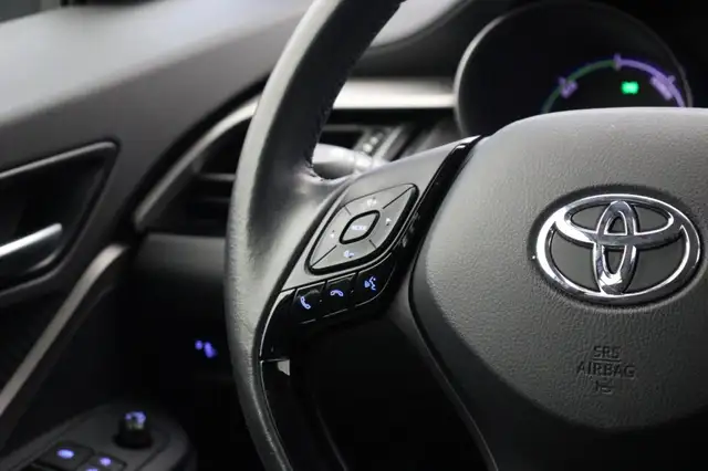 Toyota C-HR view 21