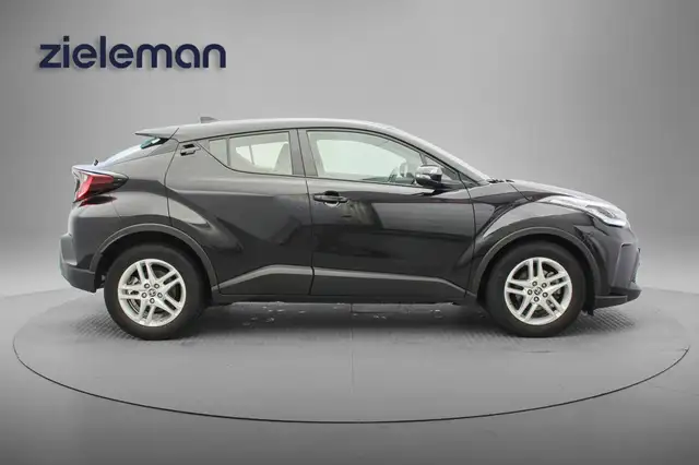 Toyota C-HR view 15