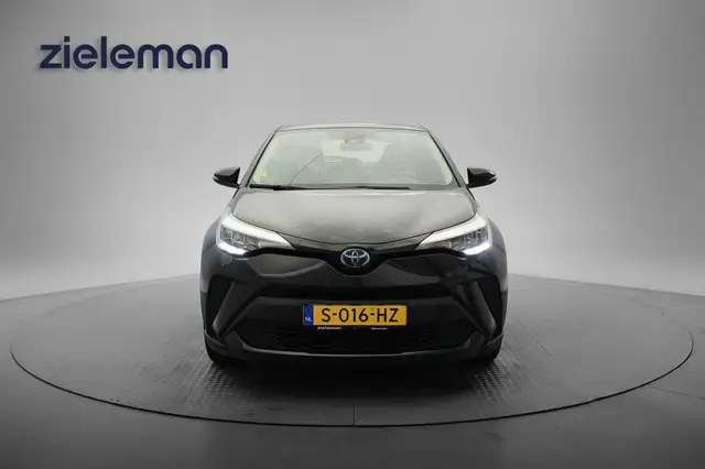 Toyota C-HR view 14