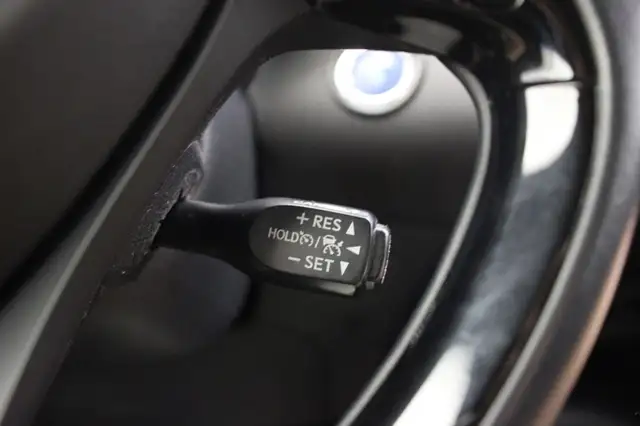 Toyota C-HR view 25