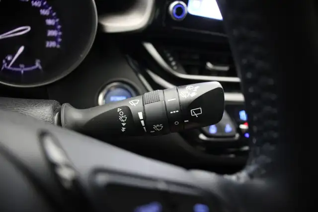 Toyota C-HR view 24
