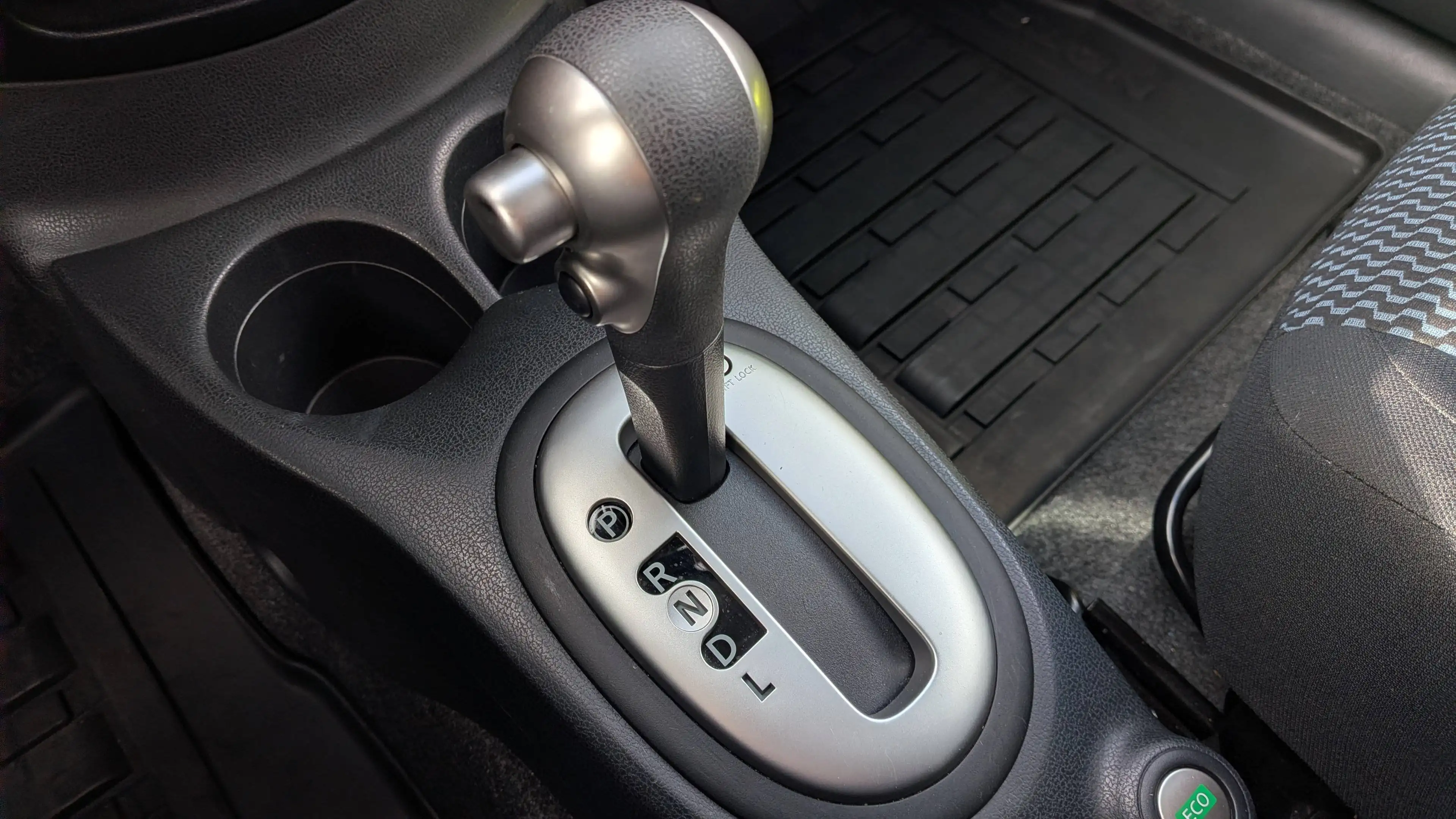 Nissan Note Note 1.2 DIG-S CVT n-tec *Park Boy vorne + hinten, Navi, SHZ* — photo 14