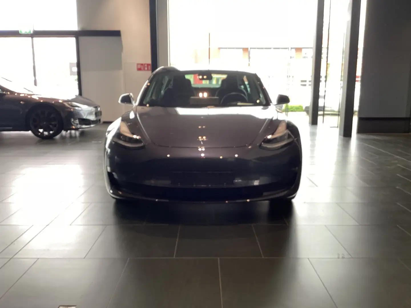 Tesla Model 3 75 kWh Long-Range Dual Motor Grey - 2