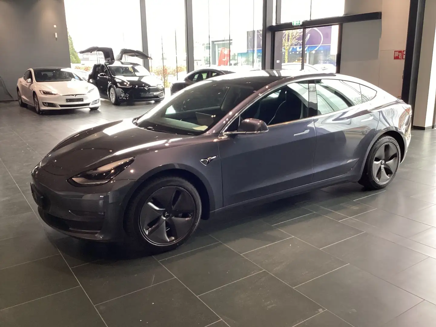 Tesla Model 3 75 kWh Long-Range Dual Motor Grijs - 1