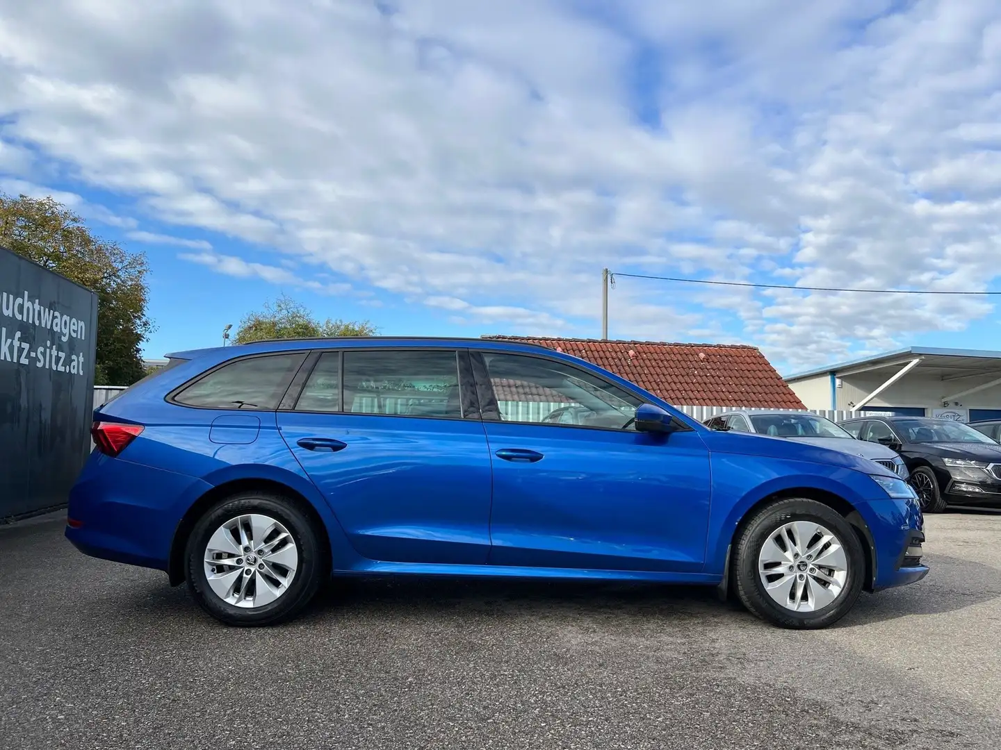 Skoda Octavia Combi 2,0 TDI Ambition DSG Blau - 2