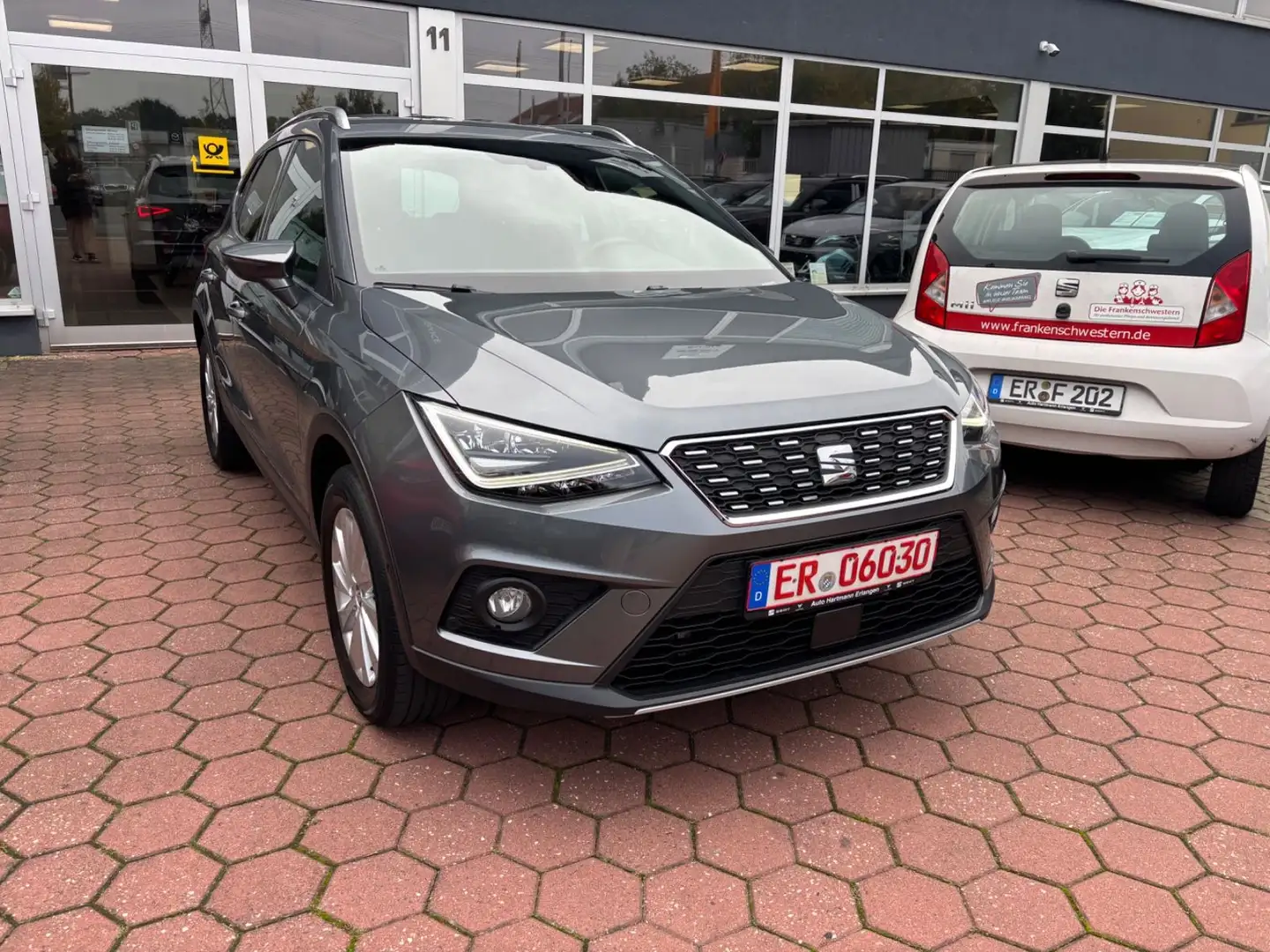 SEAT Arona Xcellence Grau - 1