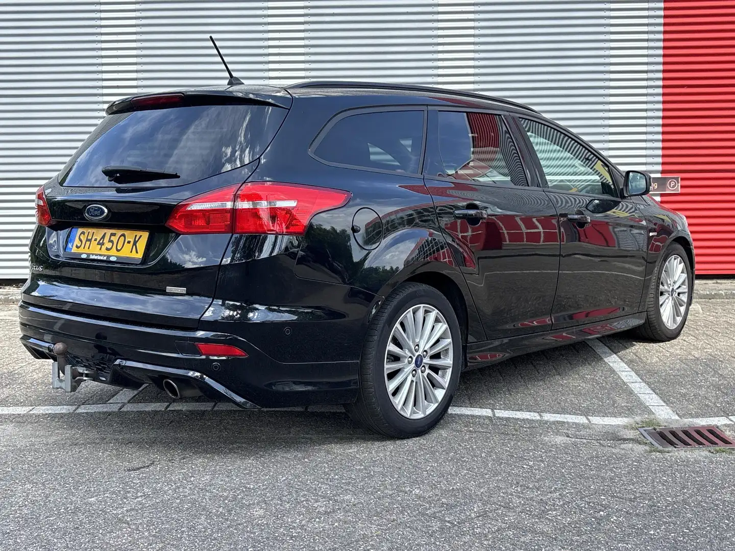 Ford Focus Wagon 1.5 ST-Line | Climate | Cruise | Navi | PDC Zwart - 2