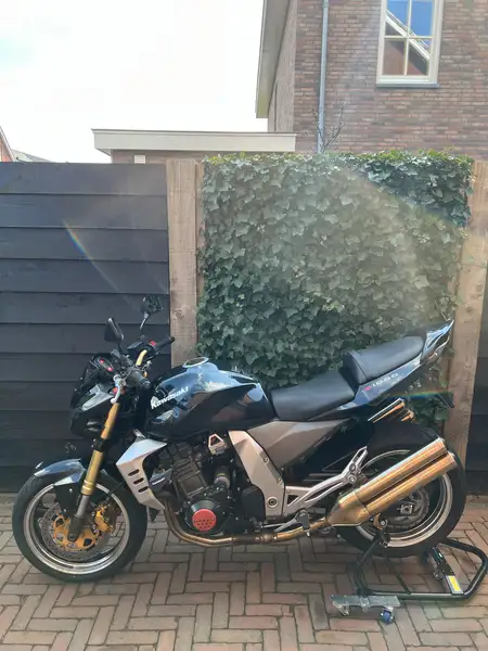 Kawasaki Z 1000 - foto 2