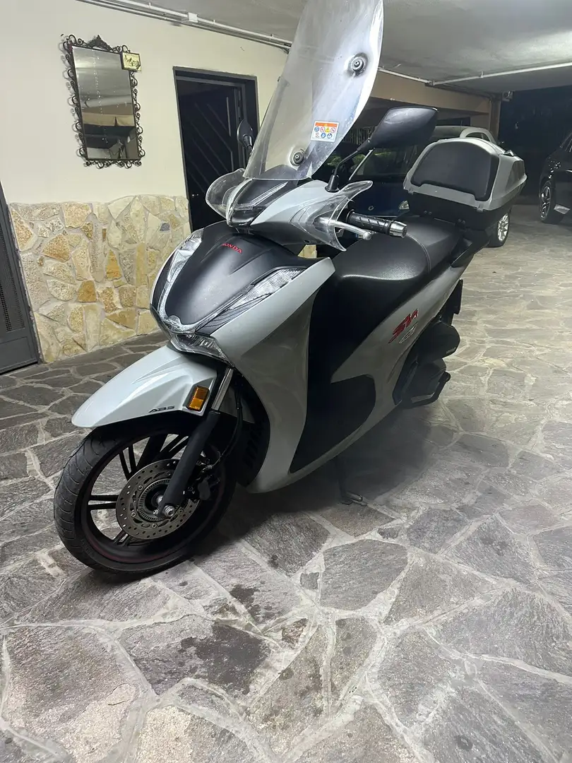 Honda SH 350i sport Fekete - 1