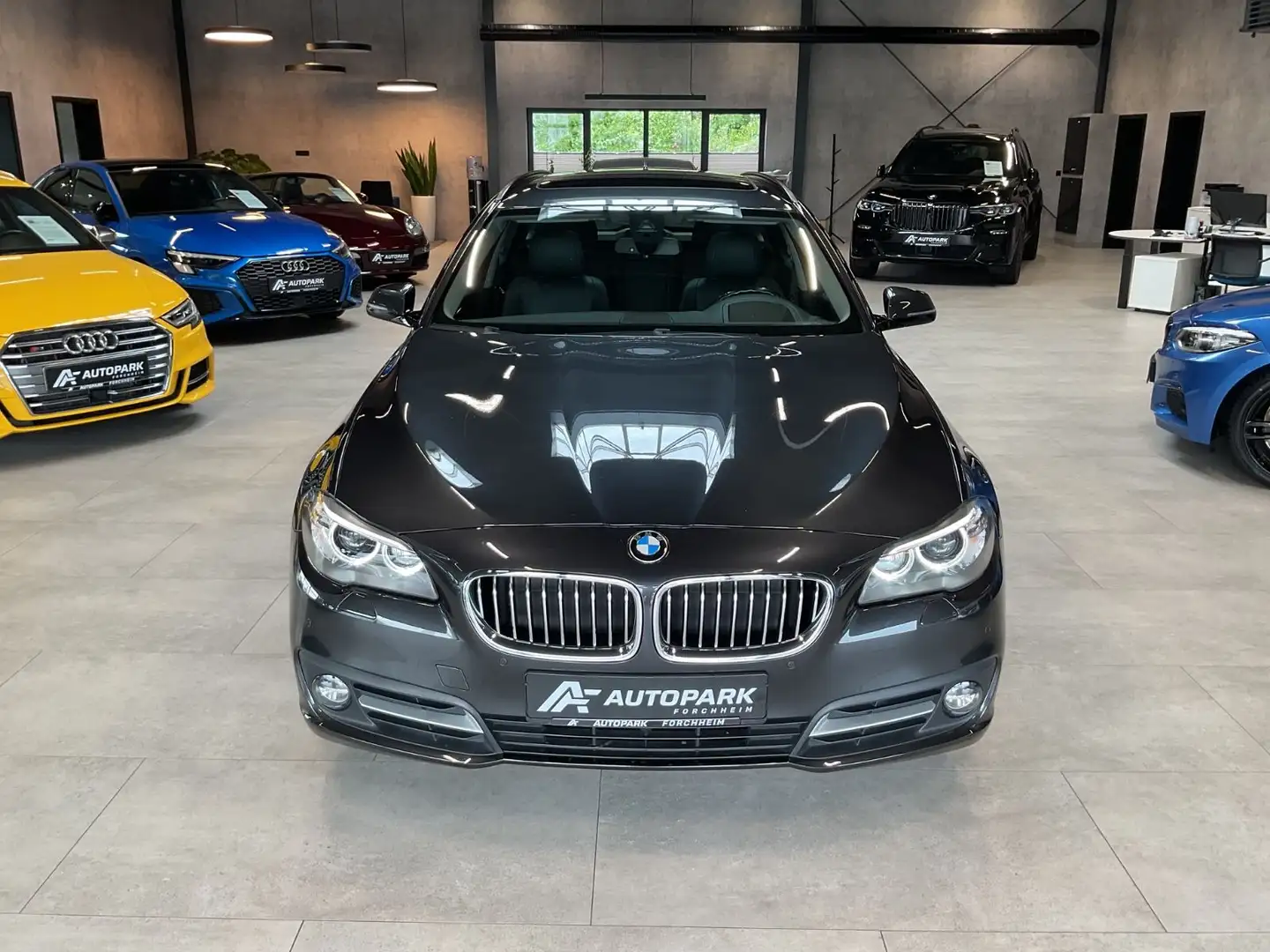 BMW 520 d Touring Edition Sport HuD Leder Pano 360° Grau - 2