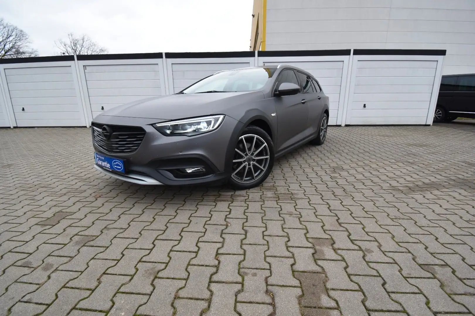 Opel Insignia 2.0 BiTD Country Tour 4x4 Automatik LED Silber - 1