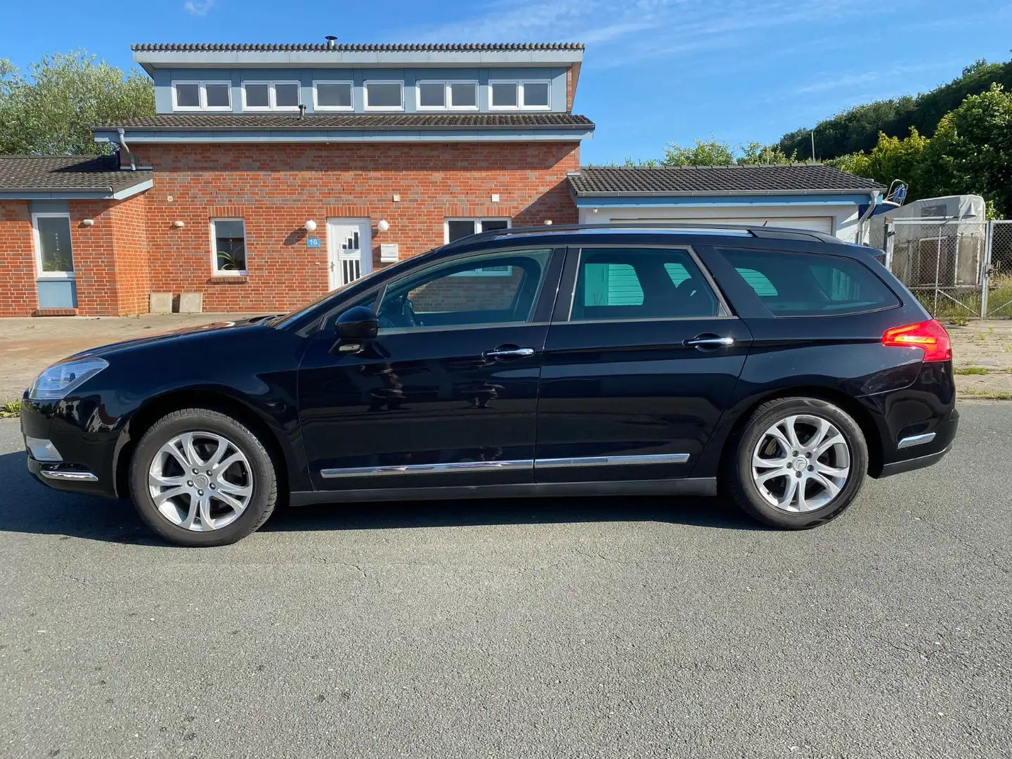Citroen C5 Tourer Tendance 2,2Hdi Sehr viele Extras Schwarz - 2