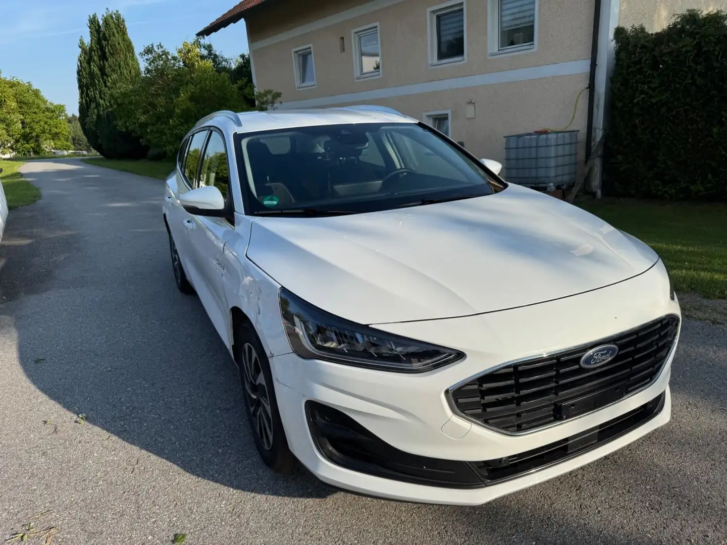 Ford Focus Turnier Titanium*AHK*NAVI*LED Blanc - 1
