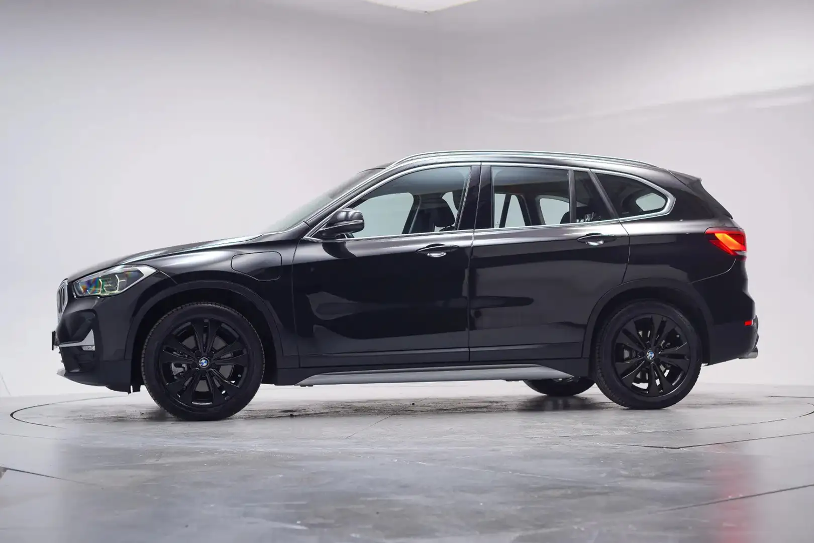 BMW X1 xDrive25e High Executive xLine [ LED Navi prof. Ca Zwart - 2