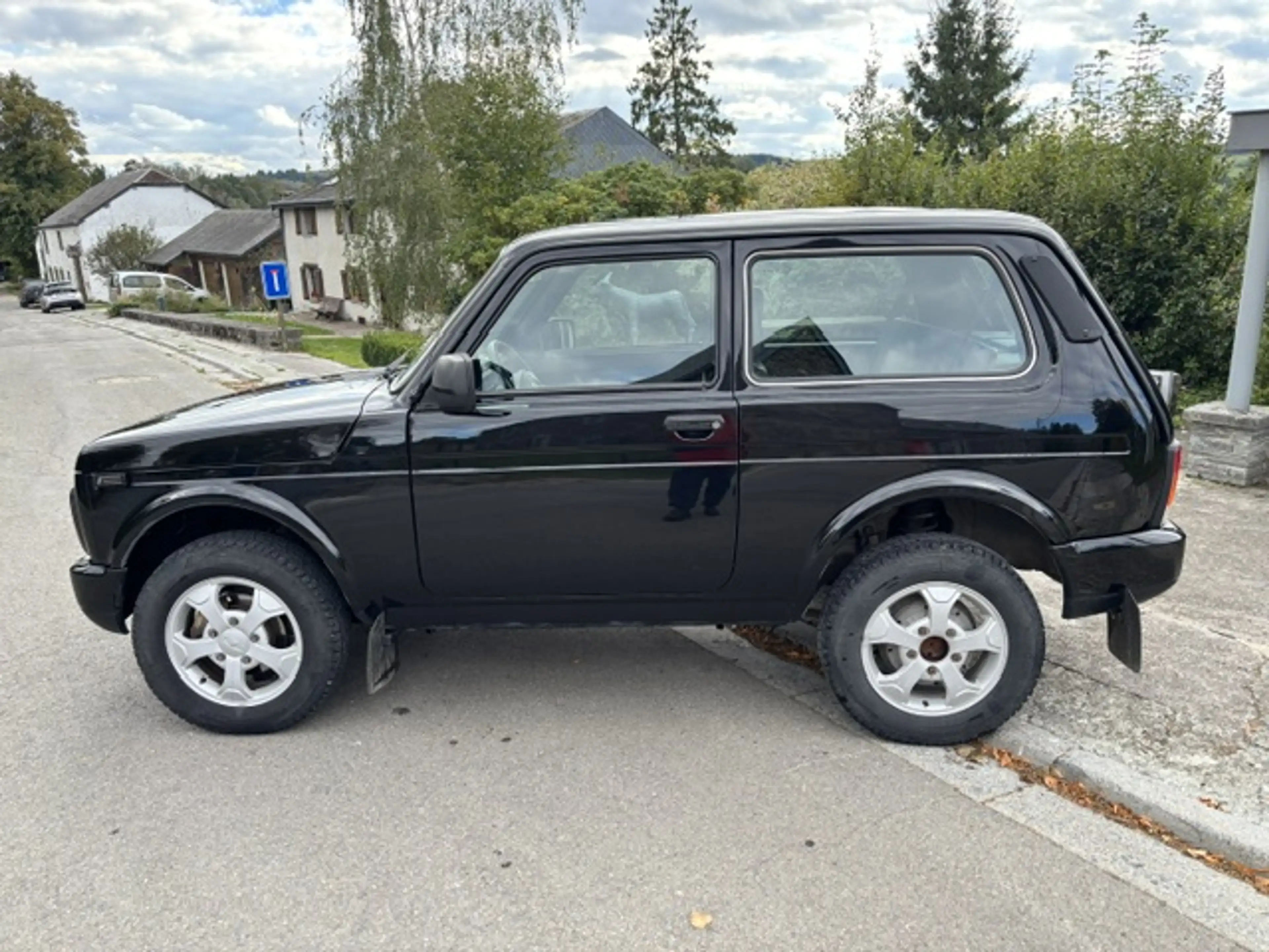 Lada Niva Niva 1.7i — photo 3