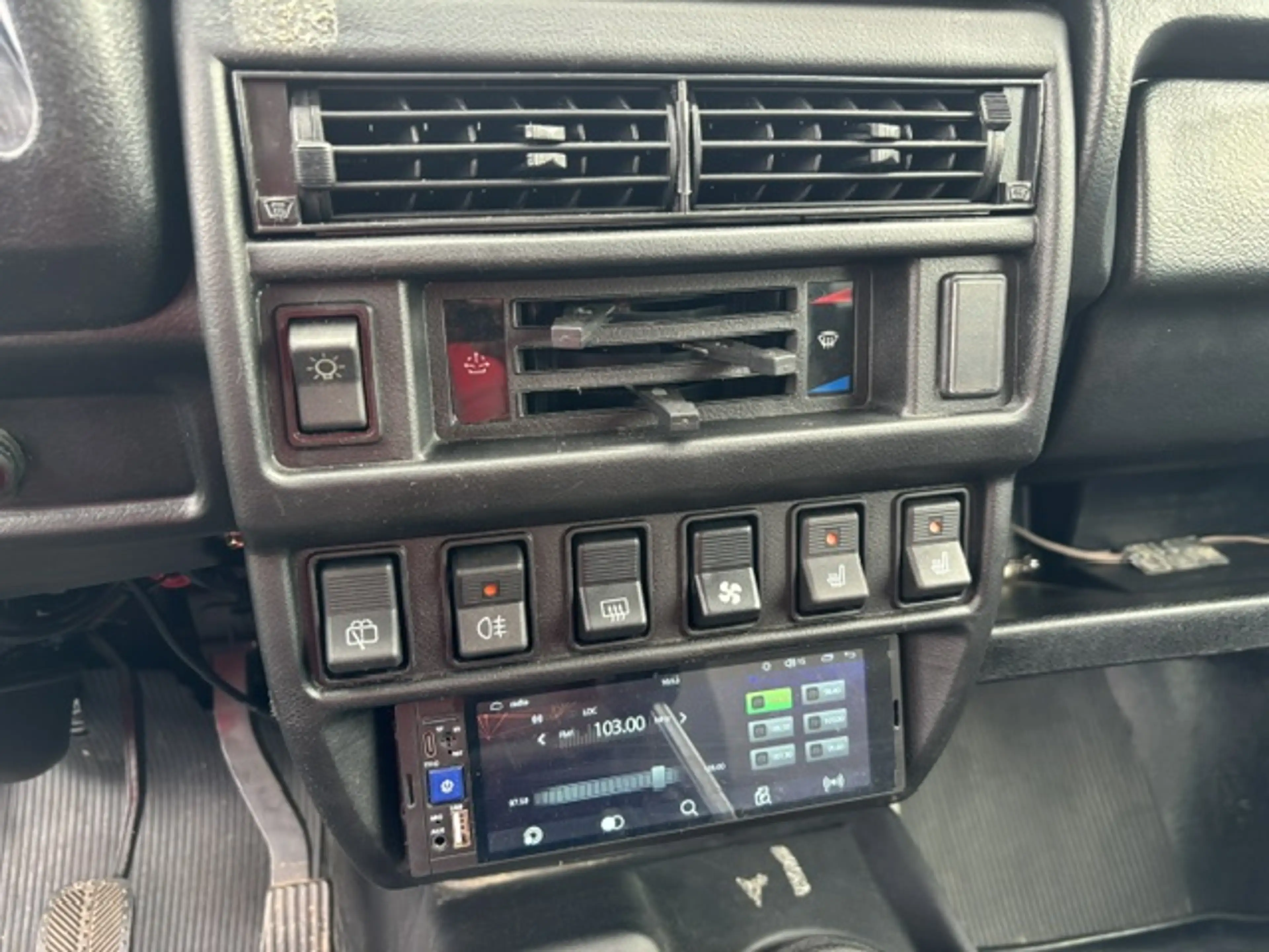 Lada Niva Niva 1.7i — photo 10